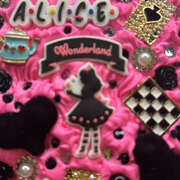 iPhone 14 plus Alice in wonderland - Picture 3 of 8